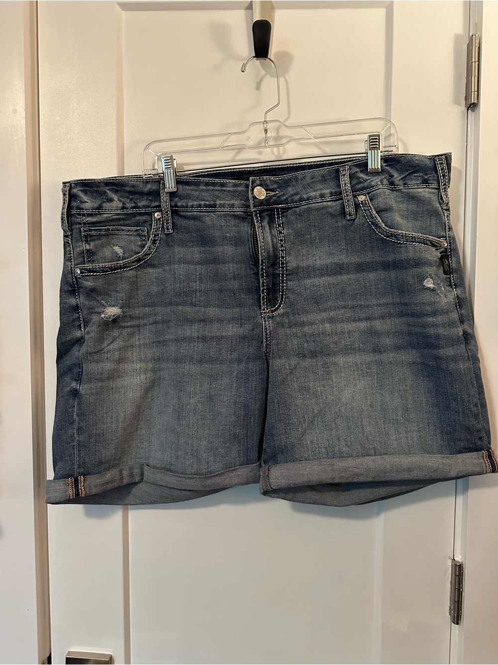 Silver Jeans Co. Distressed Wash Denim Roll-Cuff Women's Shorts. 22W
